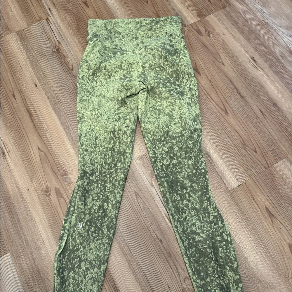 Lululemon Base Pace High-Rise Tight in City Grit Green Multi-Size 4/25” - Picture 2 of 5